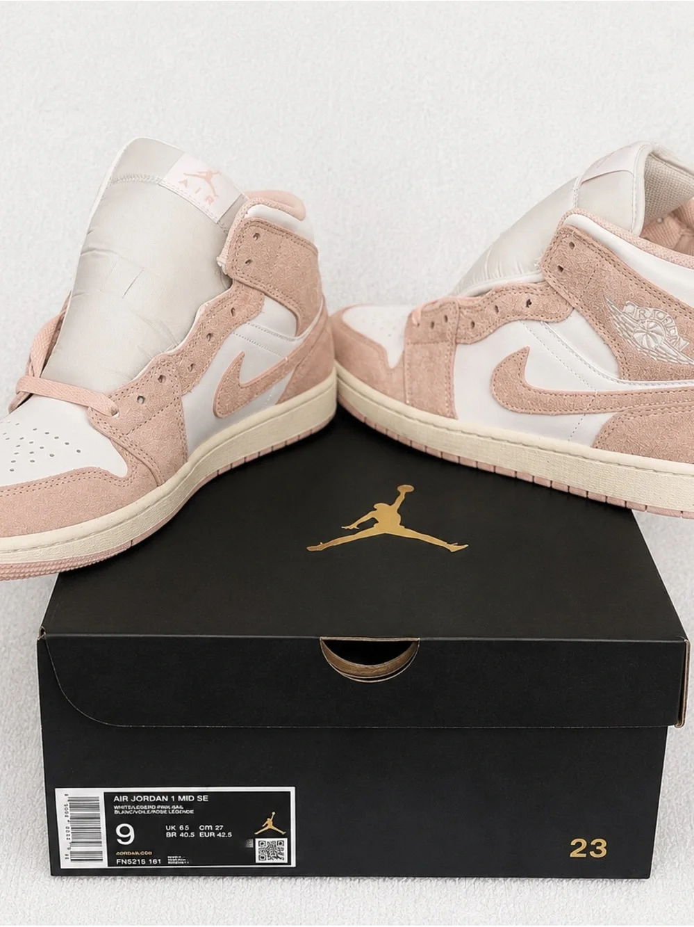 Air Jordan 1 Mid SE White Legend Pink Sail  Mens Size 9. BRAND NEW